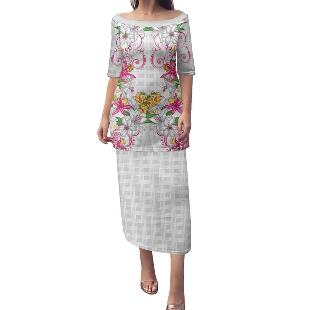 Hawaii Palaka Family Matching Puletasi and Hawaiian Shirt White Tribal Pattern With Tropical Flowers LT05 Mom's Dress White - Polynesian Pride