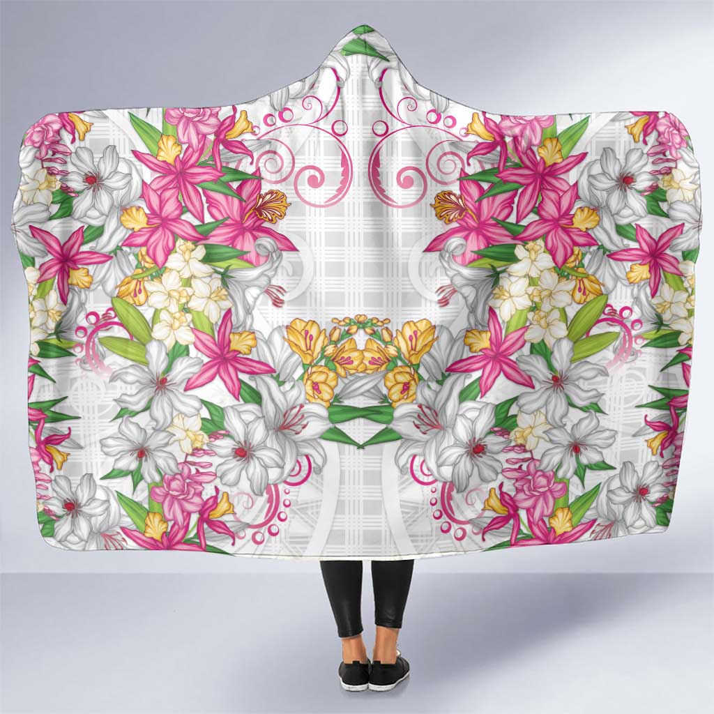Hawaii Palaka Hooded Blanket White Tribal Pattern With Tropical Flowers LT05 One Size White - Polynesian Pride