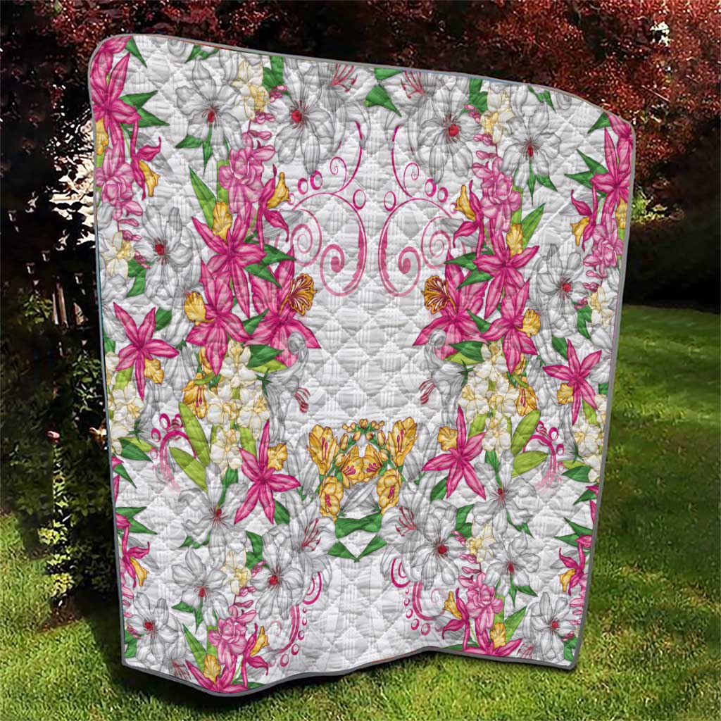 Hawaii Palaka Quilt White Tribal Pattern With Tropical Flowers - Polynesian Pride