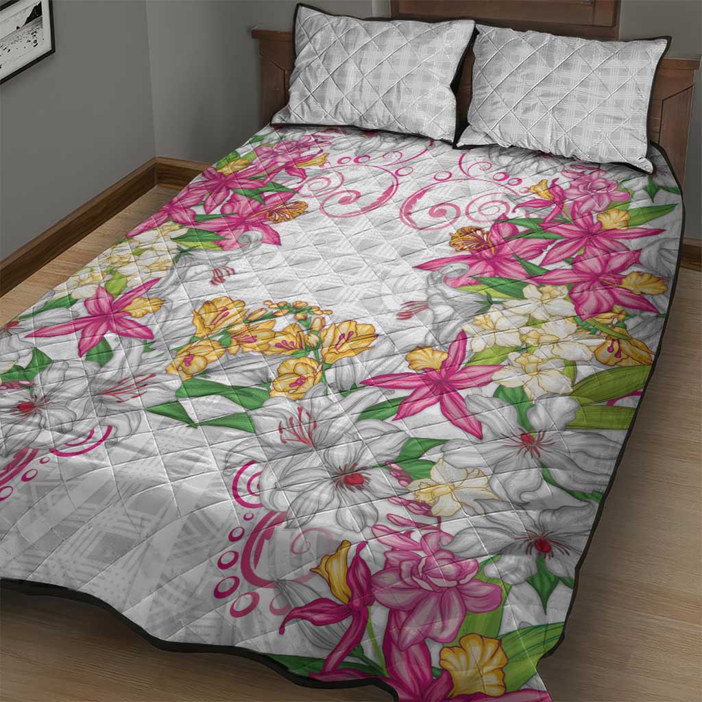 Hawaii Palaka Quilt Bed Set White Tribal Pattern With Tropical Flowers - Polynesian Pride