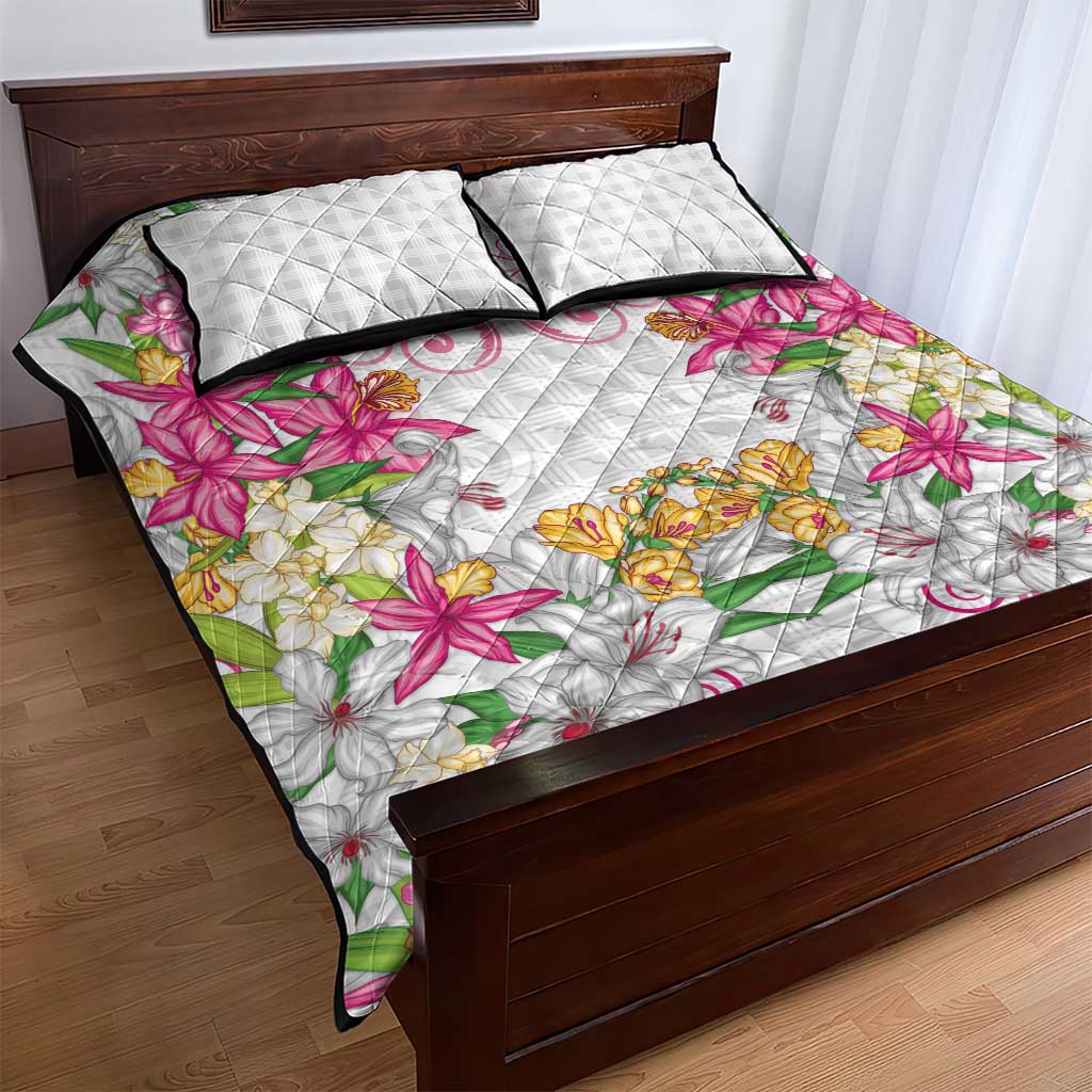 Hawaii Palaka Quilt Bed Set White Tribal Pattern With Tropical Flowers - Polynesian Pride