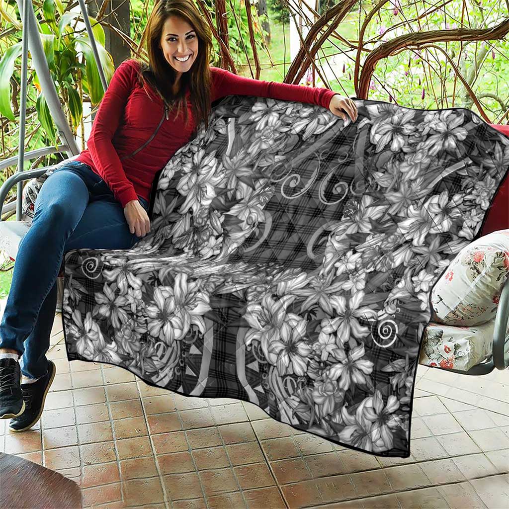 Hawaii Palaka Quilt Black Tribal Pattern With Tropical Flowers - Polynesian Pride