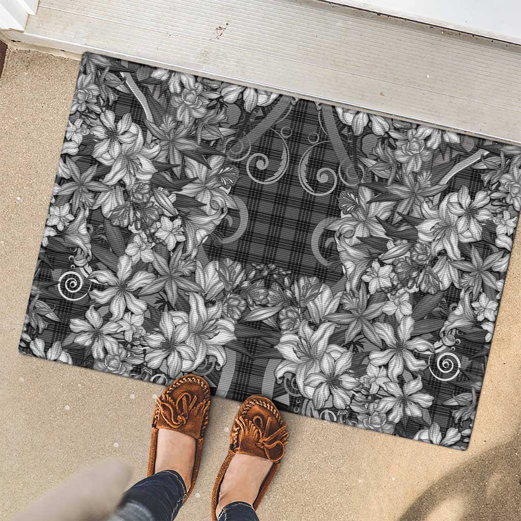 Hawaii Palaka Rubber Doormat Black Tribal Pattern With Tropical Flowers - Polynesian Pride