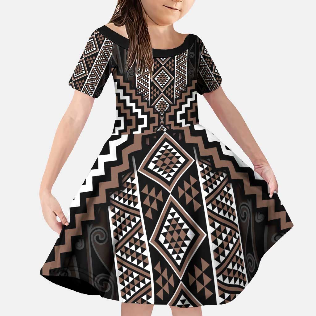 Classic Tukutuku Pattern Aotearoa Family Matching Off Shoulder Maxi Dress and Hawaiian Shirt Niho Taniwha and Puhoro Motifs LT7 Daughter's Dress Brown - Polynesian Pride