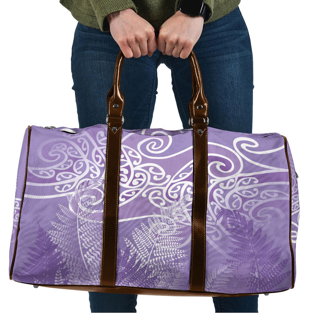 Aotearoa Maori Koru Curves Travel Bag Silver Ferns - Amethyst