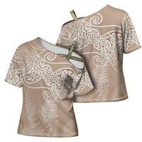 Aotearoa Maori Koru Curves Cross Shoulder Shirt Silver Ferns - Mocha LT7 - Polynesian Pride