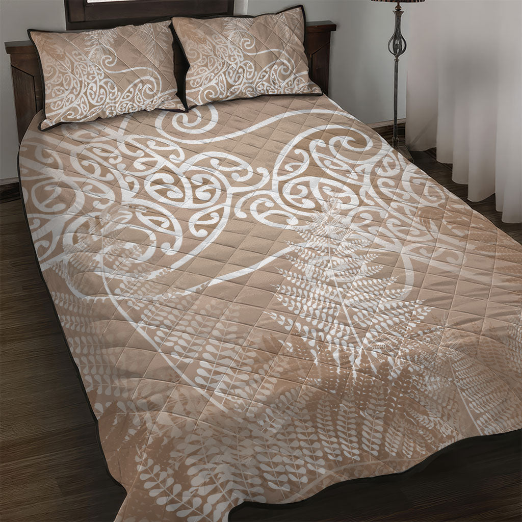 Aotearoa Maori Koru Curves Quilt Bed Set Silver Ferns - Mocha