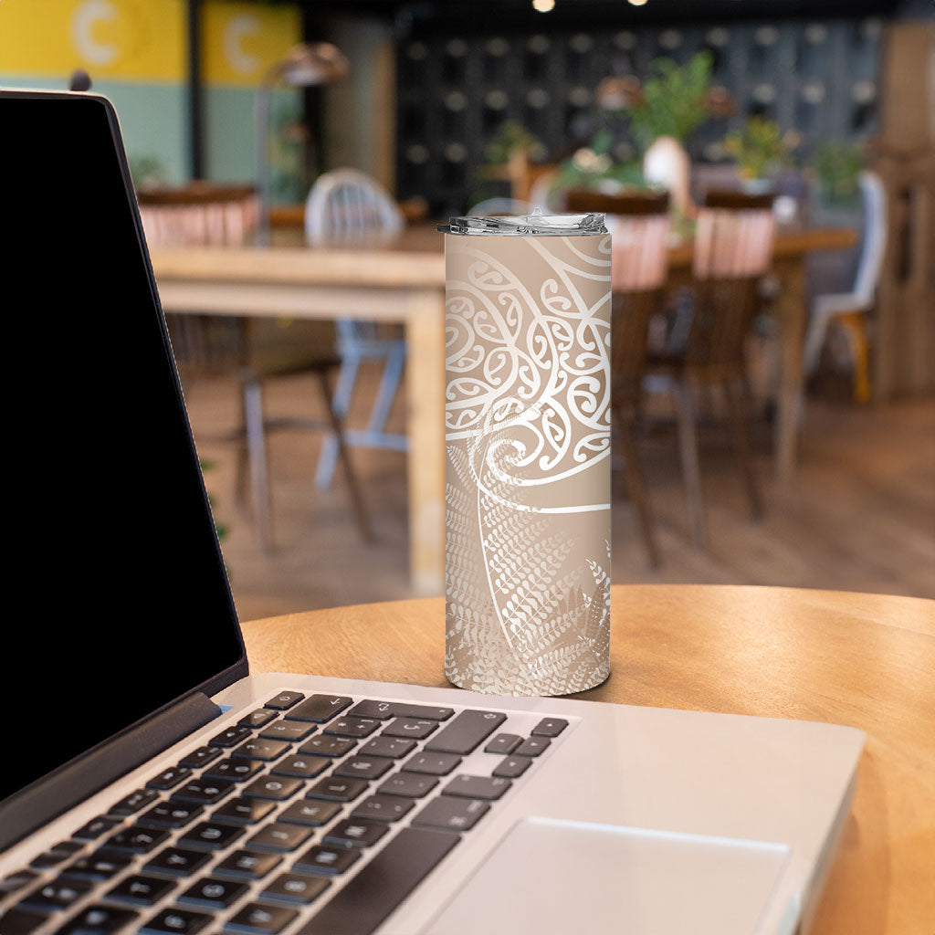 Aotearoa Maori Koru Curves Skinny Tumbler Silver Ferns - Mocha