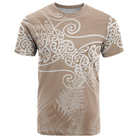 Aotearoa Maori Koru Curves T Shirt Silver Ferns - Mocha