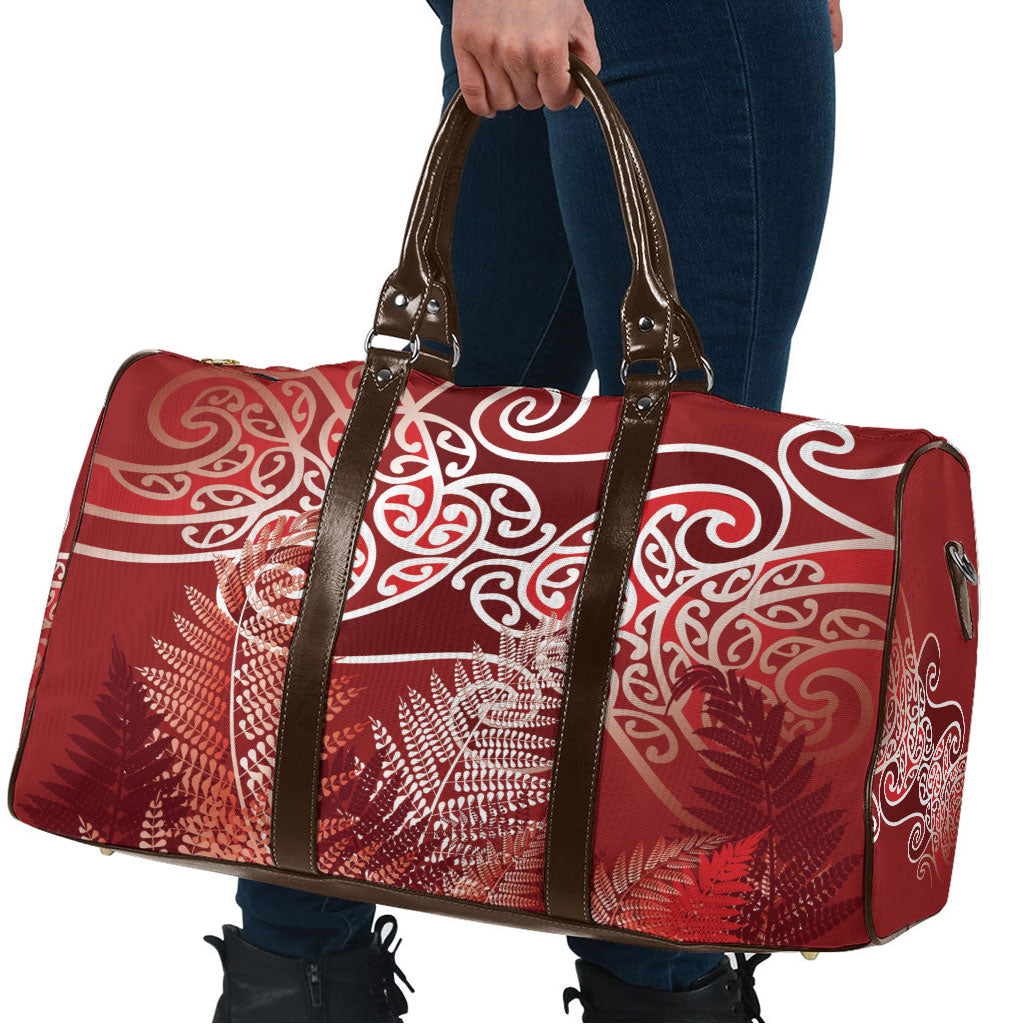 Aotearoa Maori Koru Curves Travel Bag Silver Ferns - Crimson Red