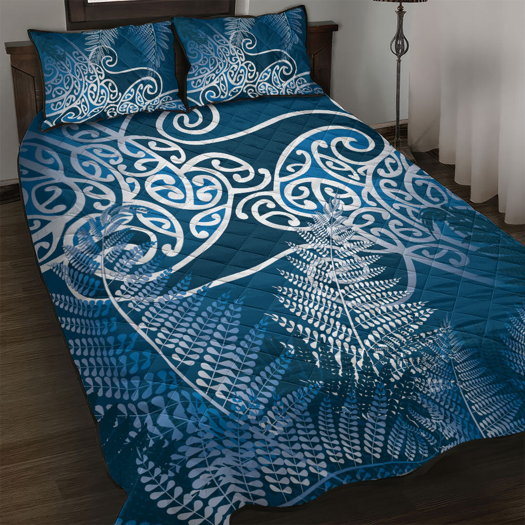 Aotearoa Maori Koru Curves Quilt Bed Set Silver Ferns - Navy Blue