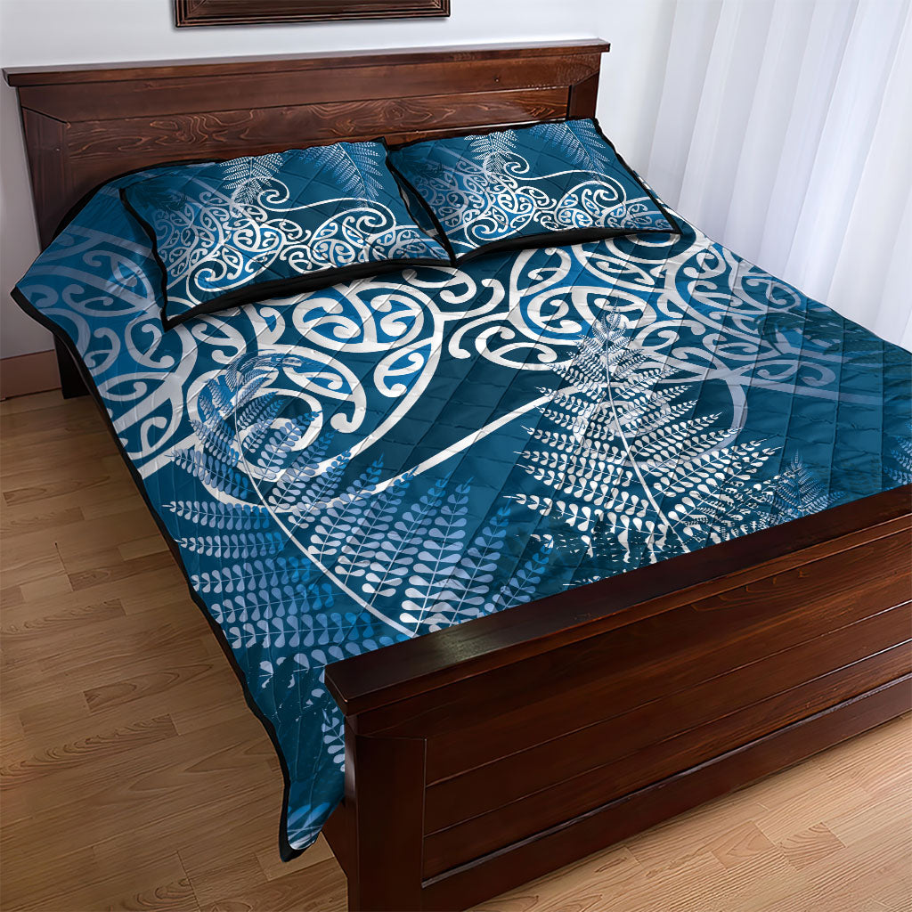 Aotearoa Maori Koru Curves Quilt Bed Set Silver Ferns - Navy Blue