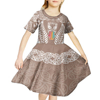 Personalised Kia Kaha Te Reo Maori Kid Short Sleeve Dress Hei Tiki Mix Koru - Brown LT7 - Polynesian Pride