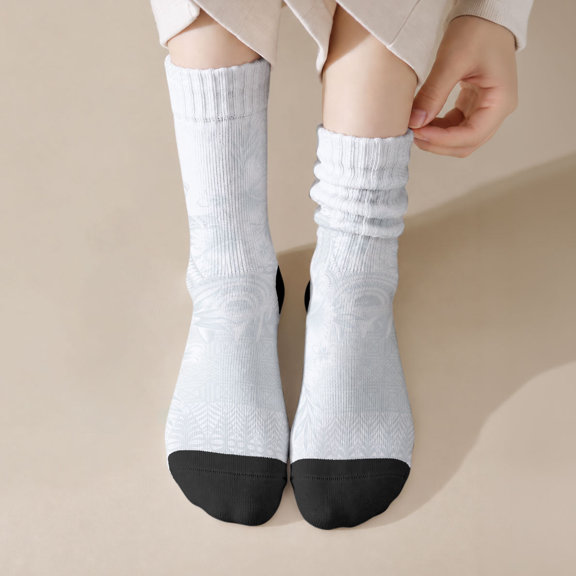 Tonga Ngatu Kupesi White Sunday Fakame Crew Socks Koe Otua Mo Tonga Ko Hoku Tofia LT7 Crew Socks White - Polynesian Pride