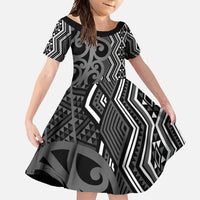 Maori Taniko Patterns Family Matching Off Shoulder Maxi Dress and Hawaiian Shirt Black Patiki Motifs Mix Whakairo Ngaru LT7 Daughter's Dress Black - Polynesian Pride
