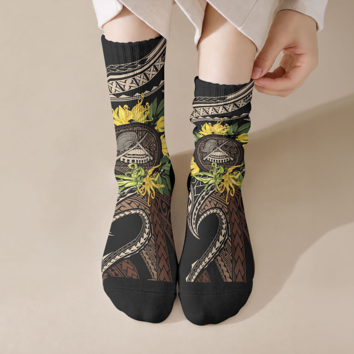 Samoa Moso'oi Flowers Tatau Crew Socks Festive Tapa Brown LT7 Crew Socks Brown - Polynesian Pride