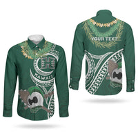 Hawaii Rainbow Warriors Alumni Personalized Couples Matching Off Shoulder Short Dress and Long Sleeve Button Shirt Ti Maile Lei - Glory For The Warriors