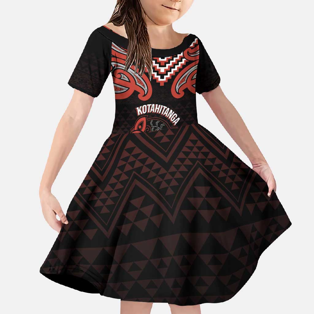 Maori Waitangi Family Matching Off Shoulder Maxi Dress and Hawaiian Shirt Kotahitanga Poutama Mix Whakairo LT7 Daughter's Dress Black - Polynesian Pride
