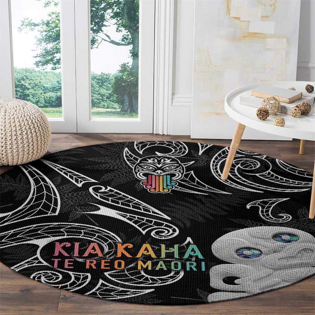 Kia Hara Te reo Maori Round Carpet Manaia Moko Pattern