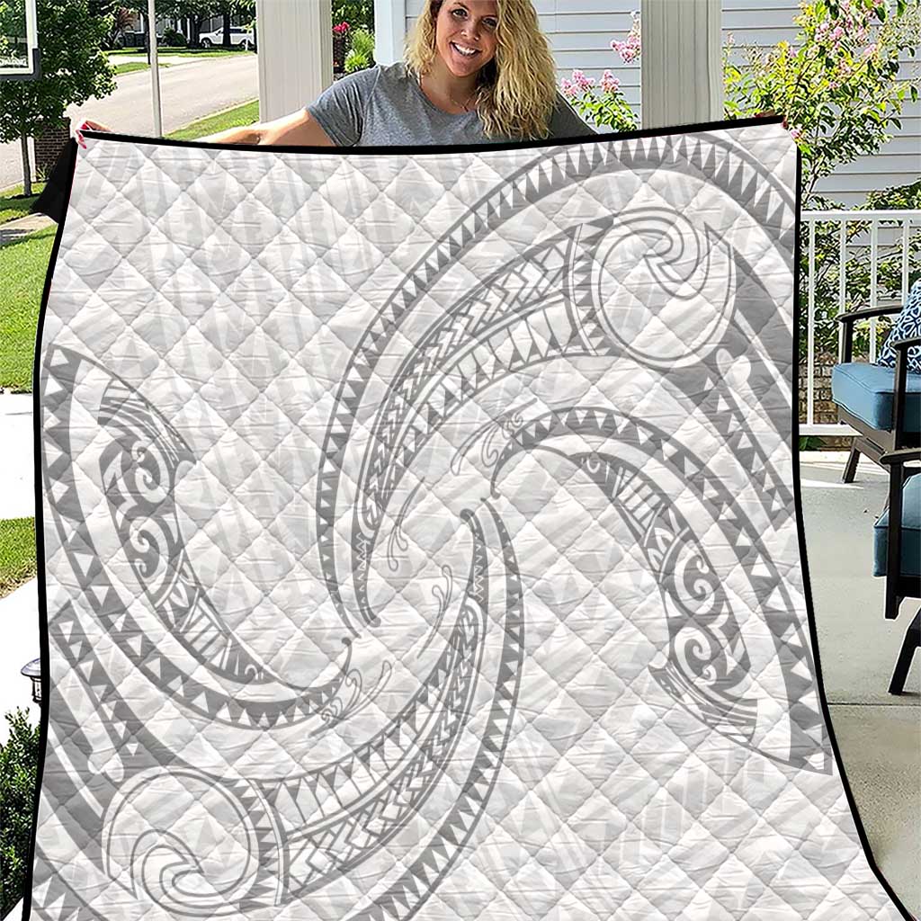 White Sunday Lotu Tamaiti Quilt Polynesian Wave Pastel Gray - Polynesian Pride