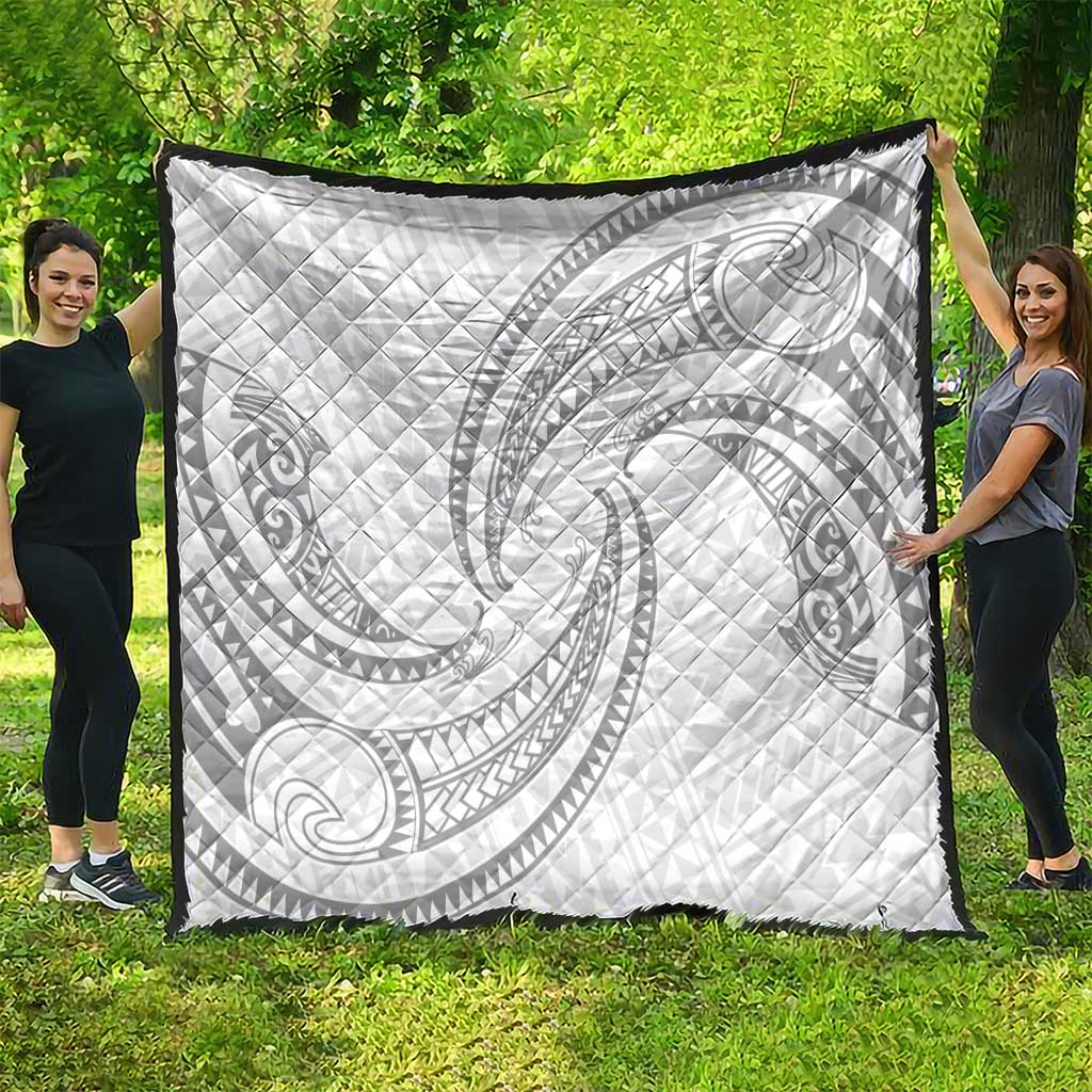 White Sunday Lotu Tamaiti Quilt Polynesian Wave Pastel Gray - Polynesian Pride