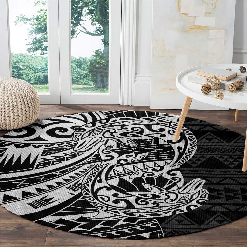 White Couple Dolphins Maori Polynesian Style Round Carpet
