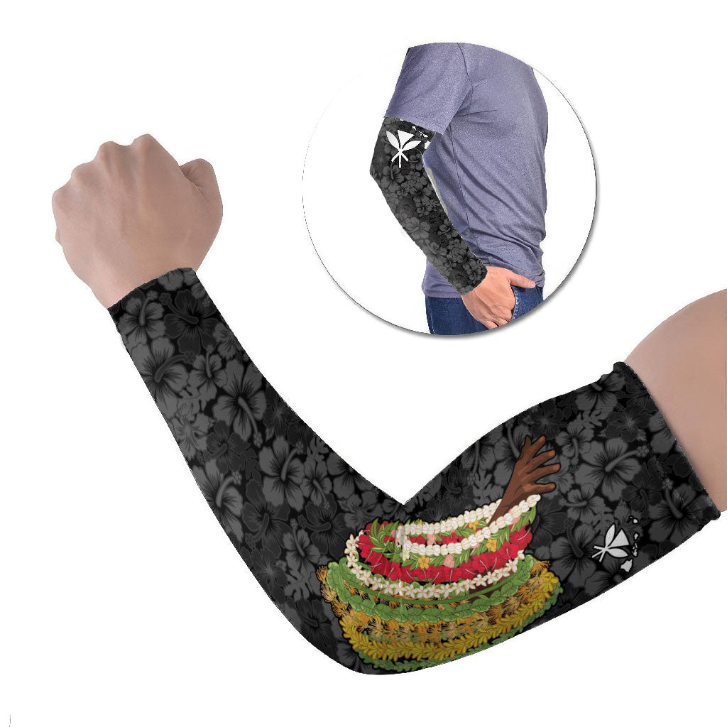 Hawaii Lei Kamehameha Arm Sleeves Ele'ele Seamless Pattern Hibiscus Flower LT9 Set of 2 Black - Polynesian Pride