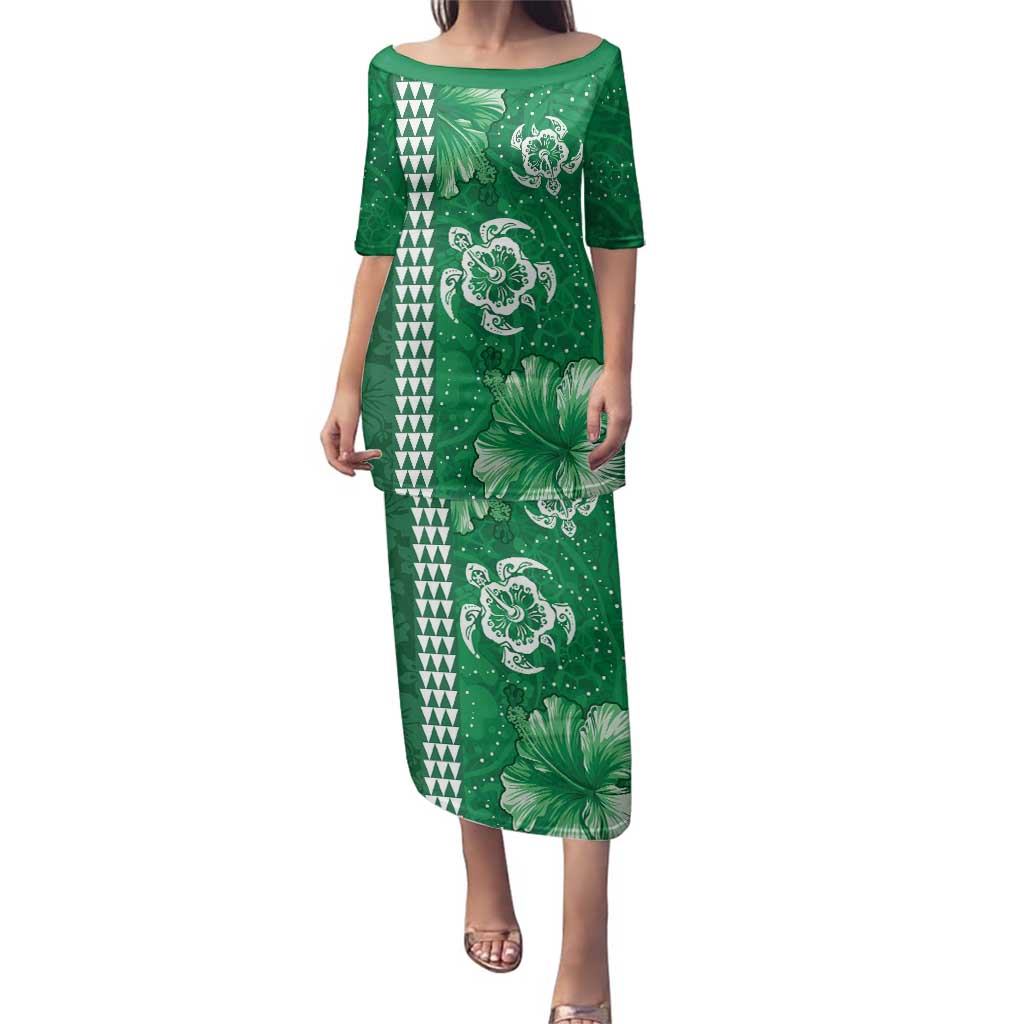 Green Hibiscus Turle Family Matching Puletasi and Hawaiian Shirt Hawaiian Style Tribal Tapa Pattern LT9 Mom's Dress Green - Polynesian Pride