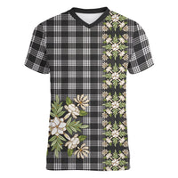 Pauli Hawai'i Palaka Squares Maile Leaf Women V-Neck T-Shirt Flowers Hawaiian Quilt Patterns