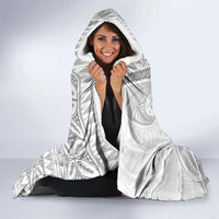 Polynesian White Sunday Hooded Blanket Lotu Tamaiti Melanesian Pattern - Polynesian Pride