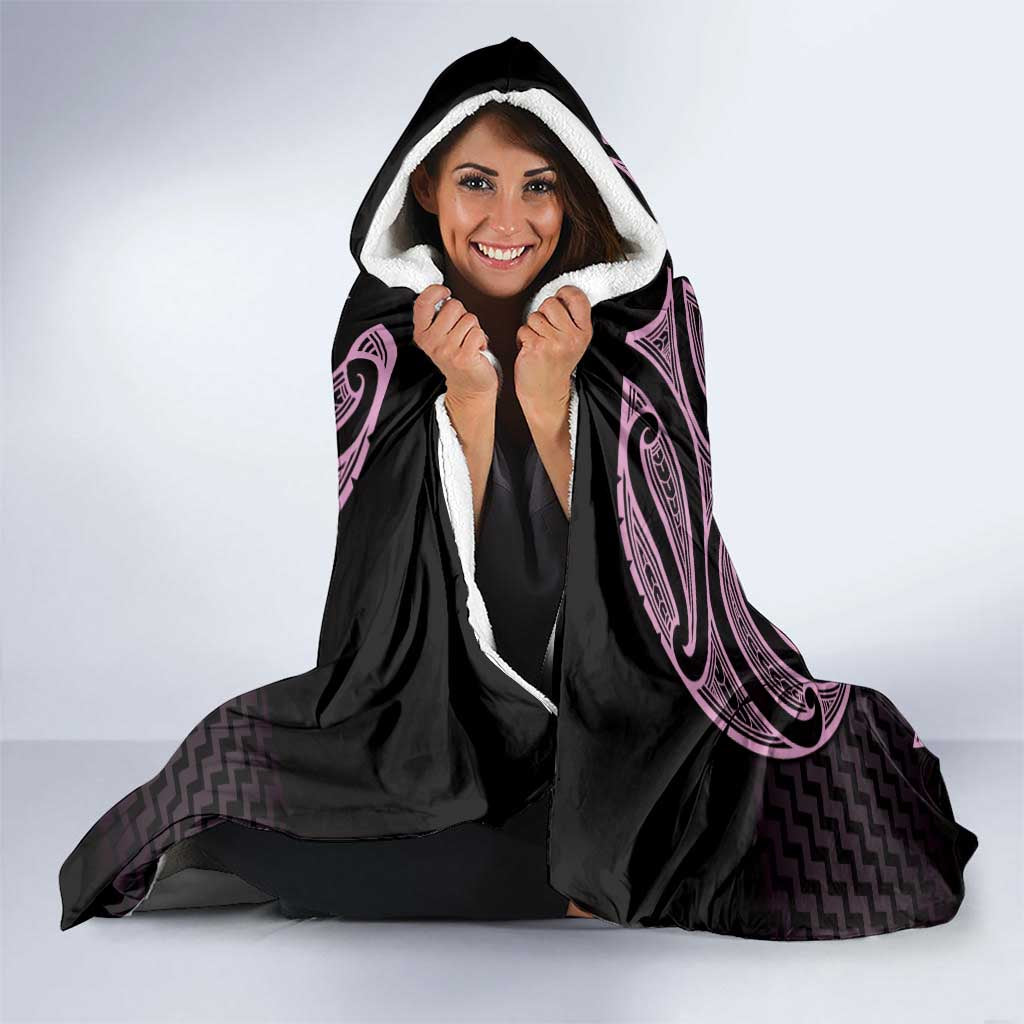 Mawhero Maori Ta Moko Poutama Art Hooded Blanket