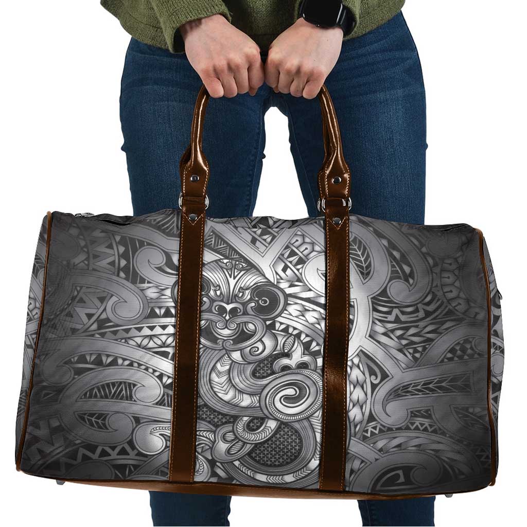 Aotearoa Maori Hei Tiki Travel Bag Kiwikiwi Kowhaiwhai Puhoro Motif LT9 Grey - Polynesian Pride