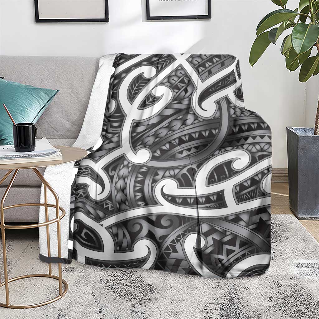Aotearoa Maori Kowhaiwhai Blanket Kiwikiwi Puhoro and Patiki