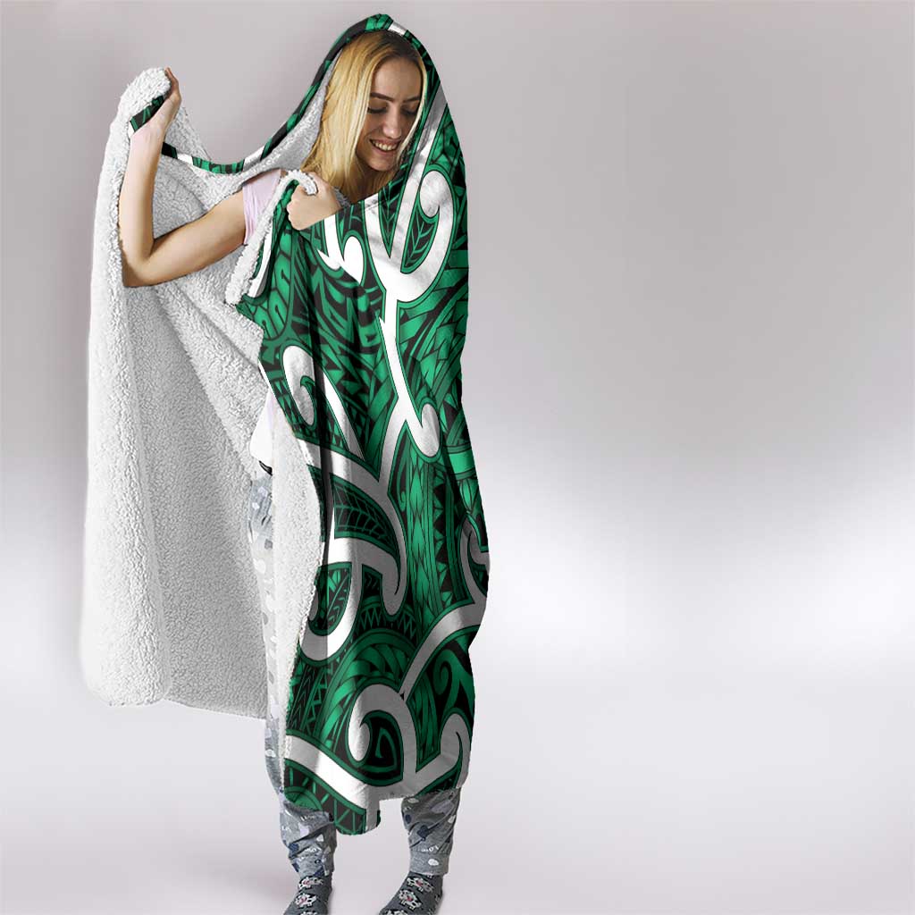 Aotearoa Maori Kowhaiwhai Hooded Blanket Kakariki Puhoro and Patiki