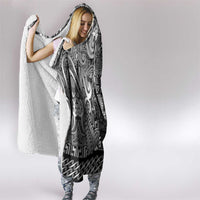 New Zealand Taiaha Maori Hooded Blanket Kiwikiwi Minimalist Silver Fern Tukutuku Motif LT9 - Polynesian Pride