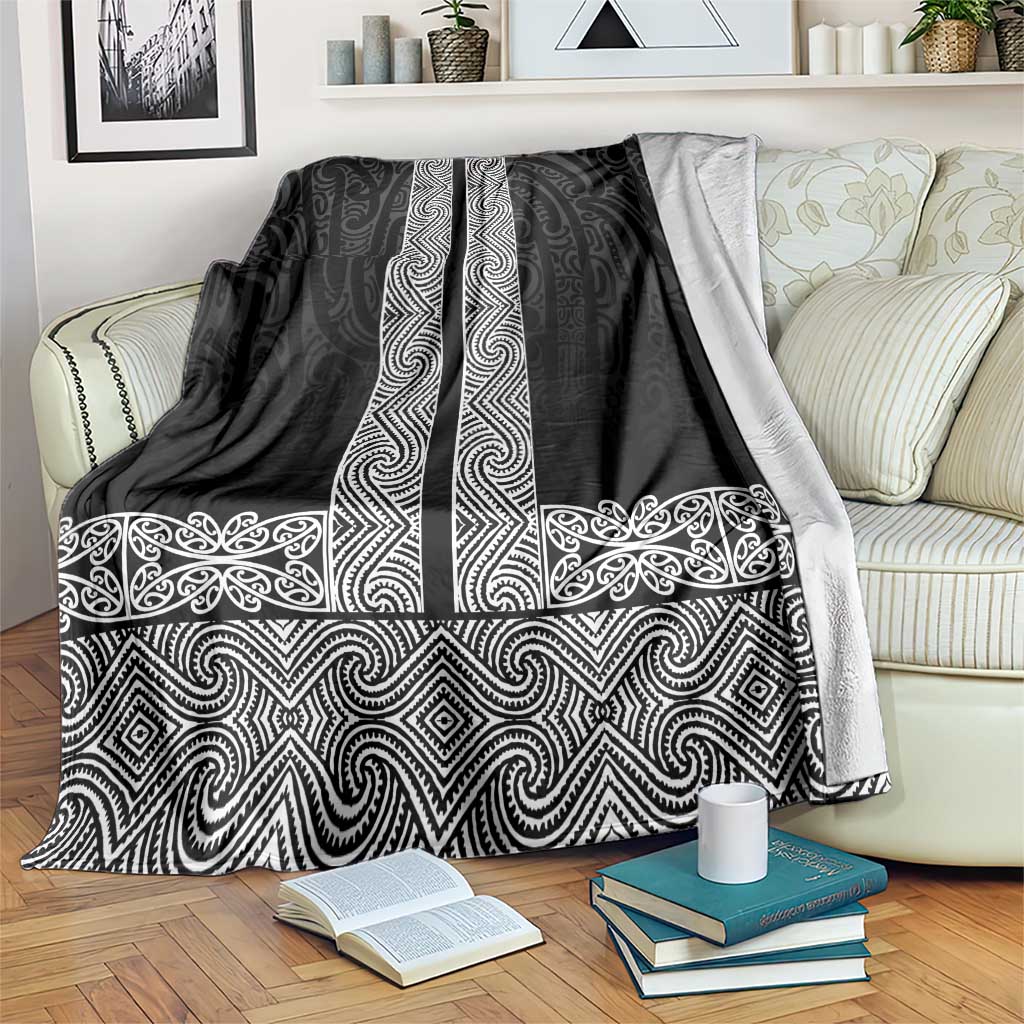 New Zealand Maori Kowhaiwhai Blanket Pango Maui and Mangopare