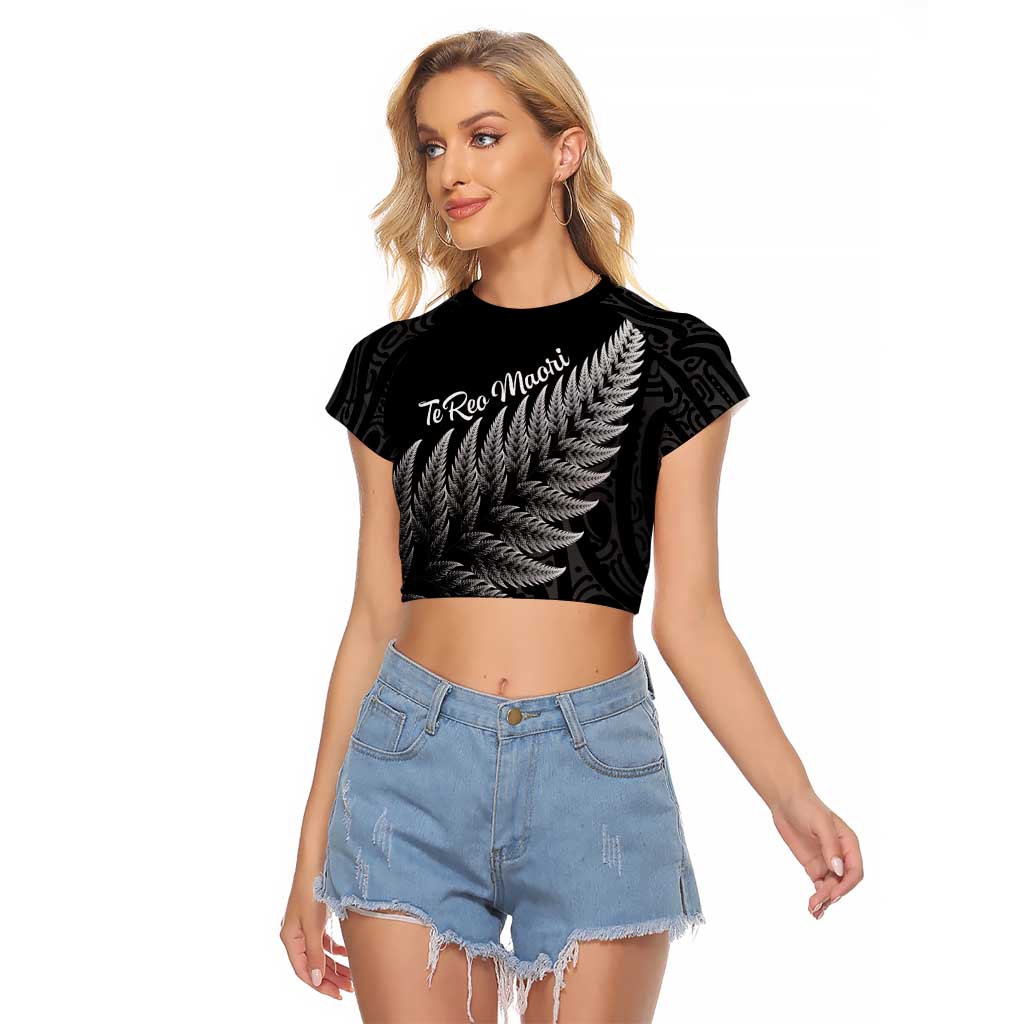 New Zealand Te Reo Māori Raglan Cropped T Shirt Simple Black Fern