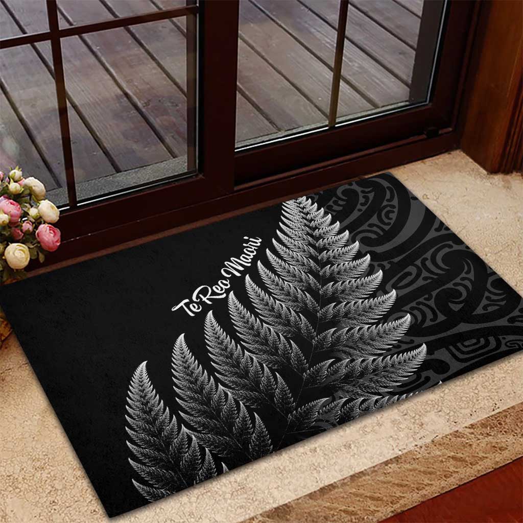 New Zealand Te Reo Māori Rubber Doormat Simple Black Fern