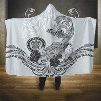 Polynesian Manta Ray Hooded Blanket Gray Floral Turtle Tattoo - Polynesian Pride