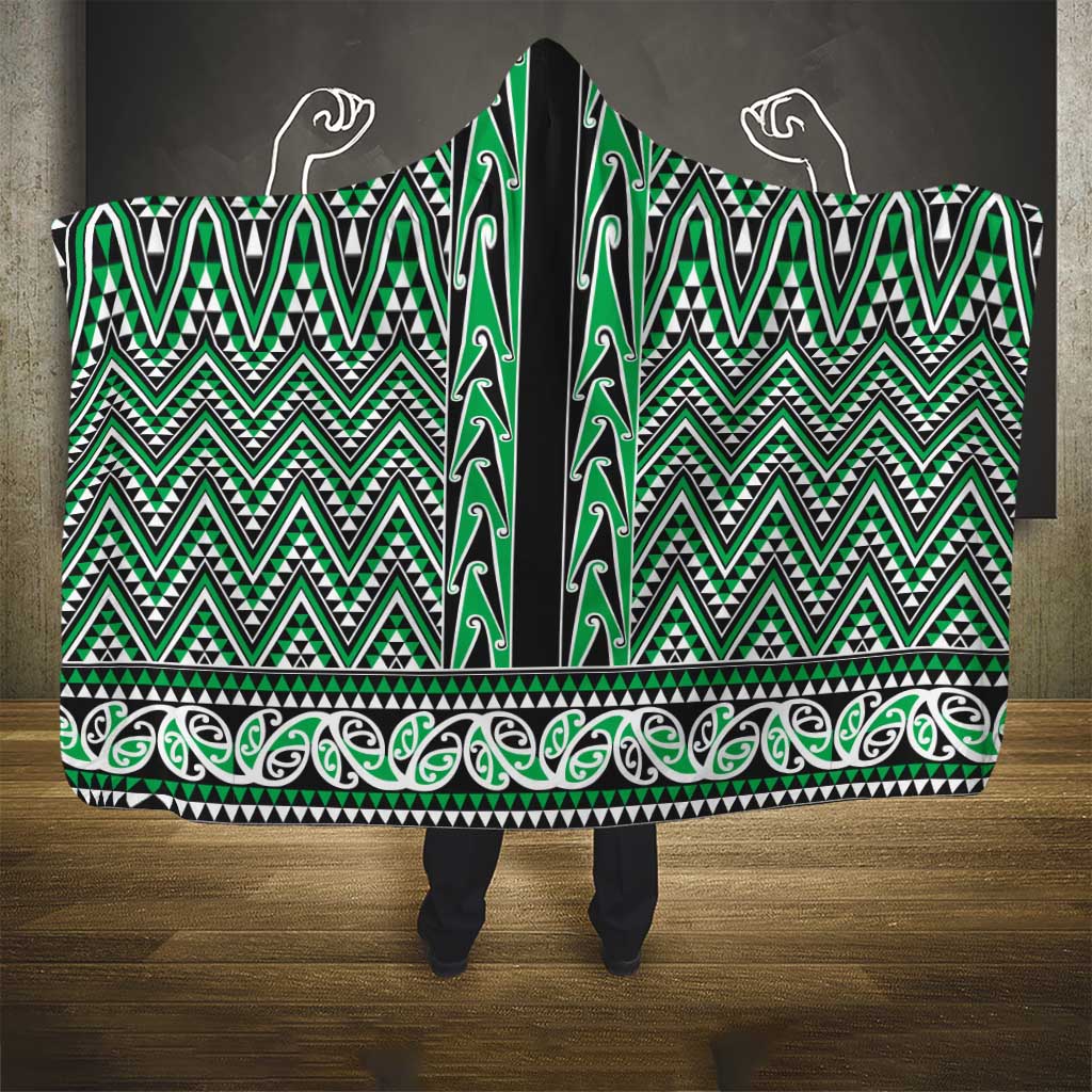 New Zealand Maori Niho Taniwha Hooded Blanket Kakariki Mangopare and Puhoro Pattern