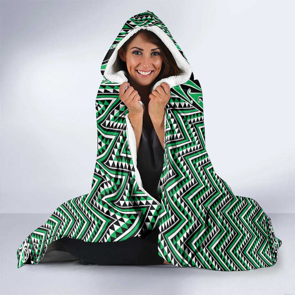 New Zealand Maori Niho Taniwha Hooded Blanket Kakariki Mangopare and Puhoro Pattern