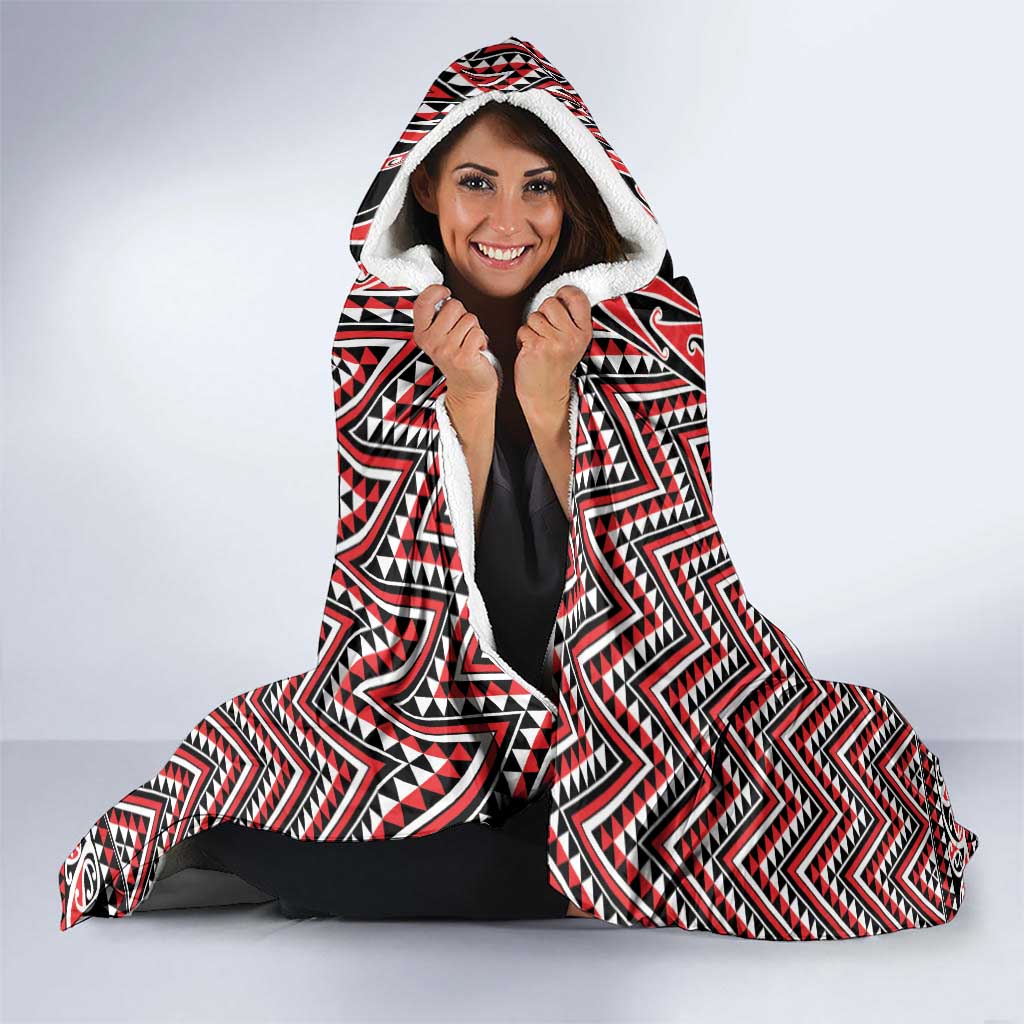 New Zealand Maori Niho Taniwha Hooded Blanket Whero Mangopare and Puhoro Pattern