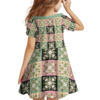 Seamless Pattern Maile and Pikake Lei Kid Short Sleeve Dress Squares Maile Leaf - Polynesian Pride