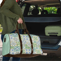 Mele Kalikimaka Hawaii Christmas Travel Bag Omaomao Seamless Floral Motif - Polynesian Pride