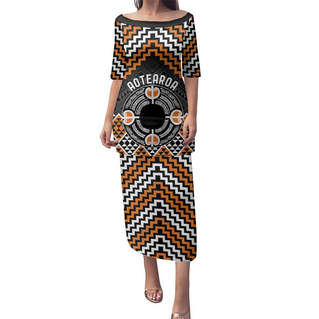 Personalised Aotearoa Niho Taniwha Motif Family Matching Puletasi and Hawaiian Shirt Gold Style LT9 Mom's Dress Gold - Polynesian Pride