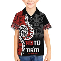Honour The Treaty New Zealand Family Matching Off Shoulder Short Dress and Hawaiian Shirt Toitu Te Tiriti Ake!Ake!Ake! LT9 Son's Shirt Black - Polynesian Pride