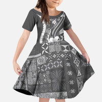 Samoa Siapo Tribal Pattern Kid Short Sleeve Dress Light Gray Polynesian Plumeria Tapa Motif