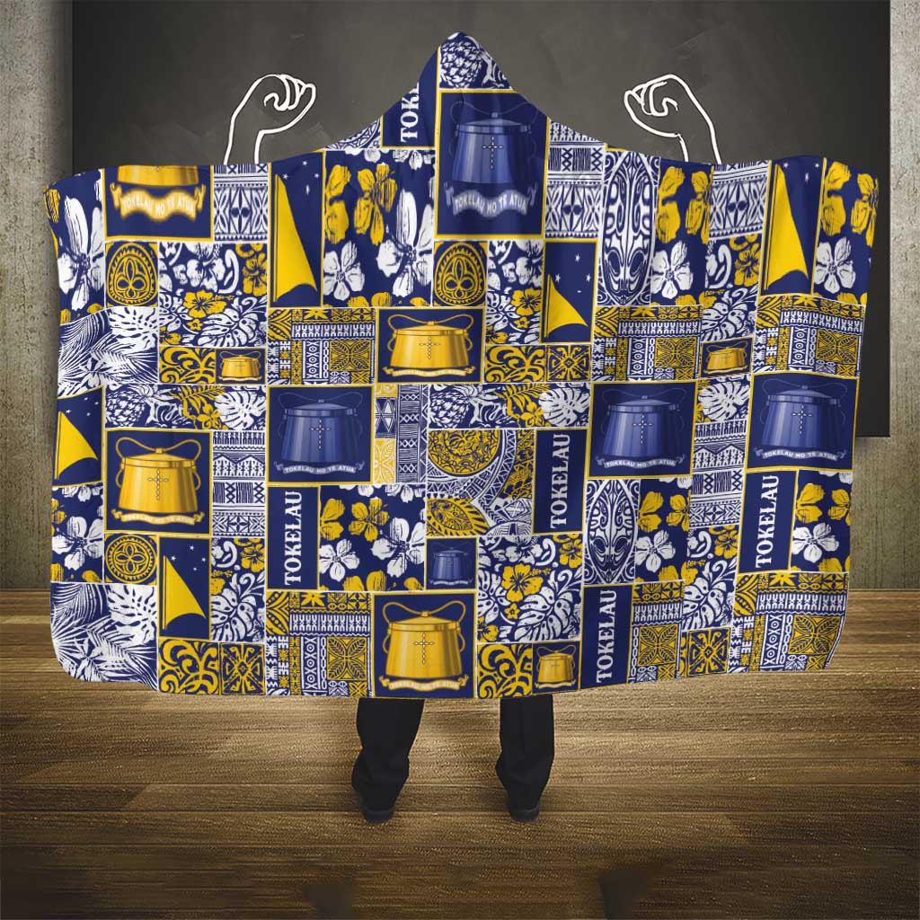 Tokelau Manuia te Kilihimahi Hooded Blanket Pacific Patchwork Xmas Vibes - Polynesian Pride
