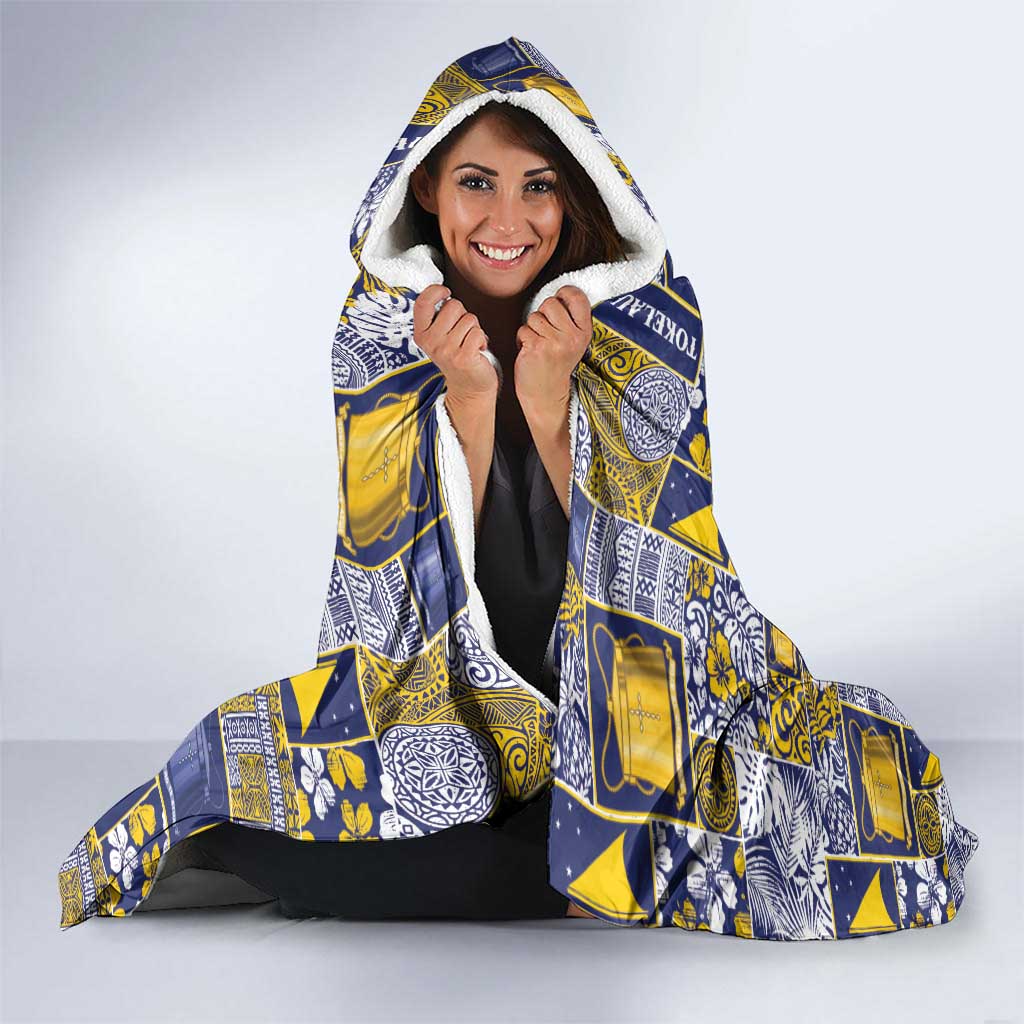 Tokelau Manuia te Kilihimahi Hooded Blanket Pacific Patchwork Xmas Vibes - Polynesian Pride