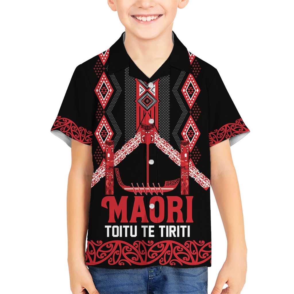Toitu Te Tiriti Waitangi Family Matching Off Shoulder Maxi Dress and Hawaiian Shirt Black Wharenui House LT9 Son's Shirt Black - Polynesian Pride